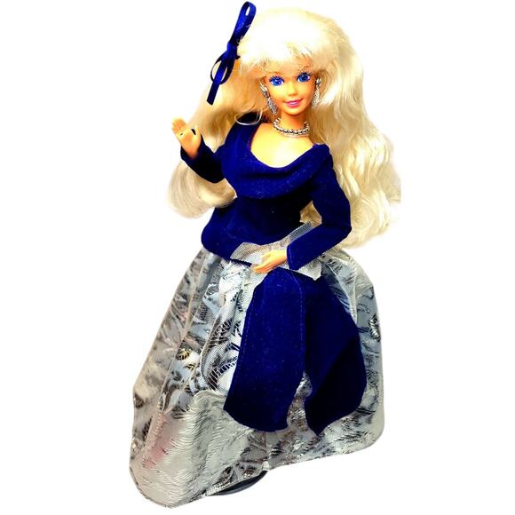 1995 Vintage Avon Winter Velvet Barbie - Picture 3 of 8